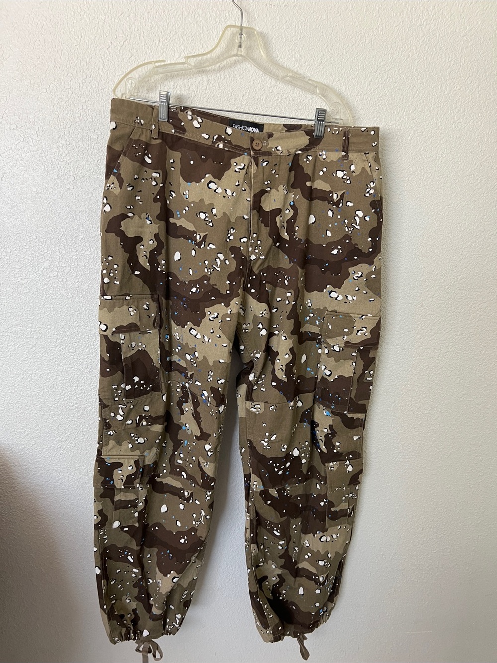 Fashion Nova Brown & Tan Camo Cargo Joggers with Paint-Splatter Sz 1x